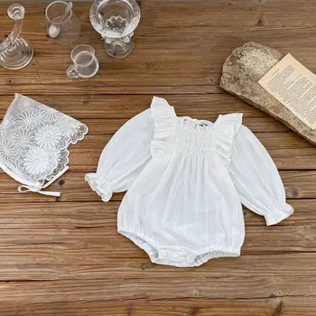 2023 סתיו ילדים חדשים בוטיק בגדי תינוקות בנות רומפר טיסה שרוול בצבע אחיד לבן פשוט עם קפלים רופף ארוך שרוולים